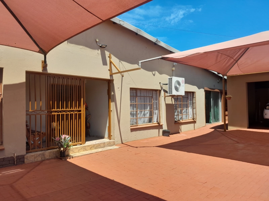 4 Bedroom Property for Sale in Protea Park North West